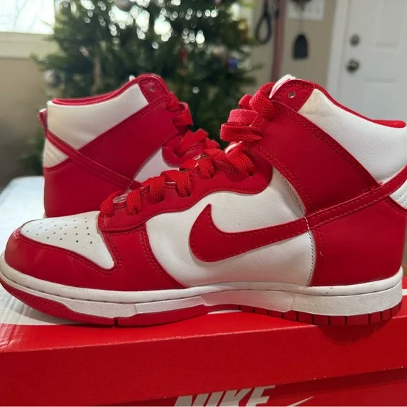 Nike Red and White Women's Sneakers - Picture 5 of 11